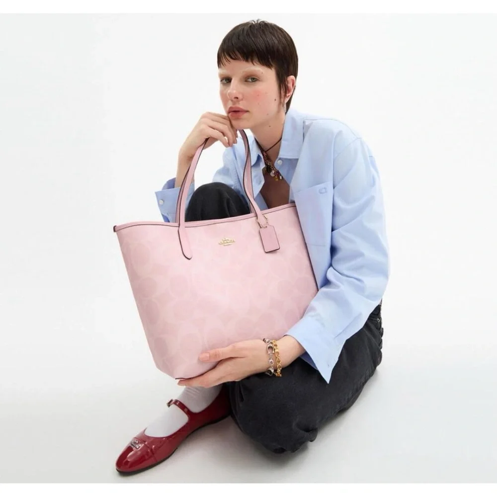 Coach Powder Pink City Tote Bag In Signature Canvas with Storage Bag NWT - Picture 2 of 13